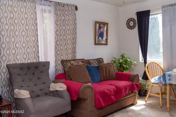 Nogales, AZ 85621,925 N Santa Cruz Street