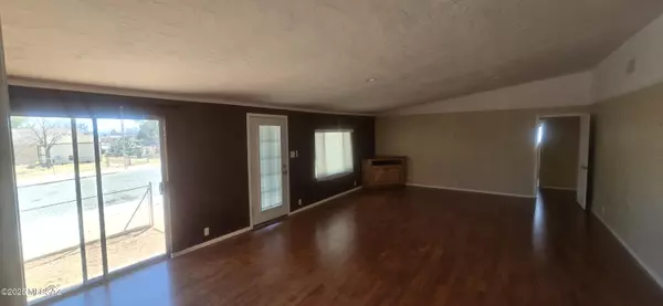 Benson, AZ 85602,262 S Gila Street