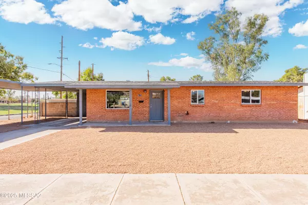 5772 E Scarlett Street, Tucson, AZ 85711