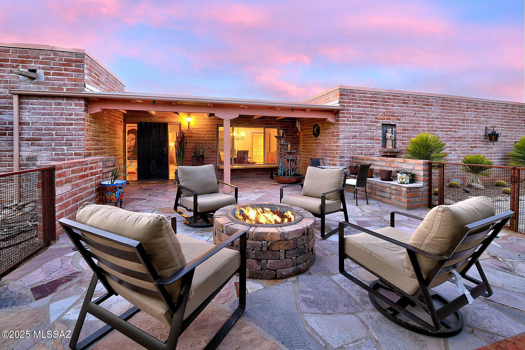 1021 E Via Soledad, Tucson, AZ 85718