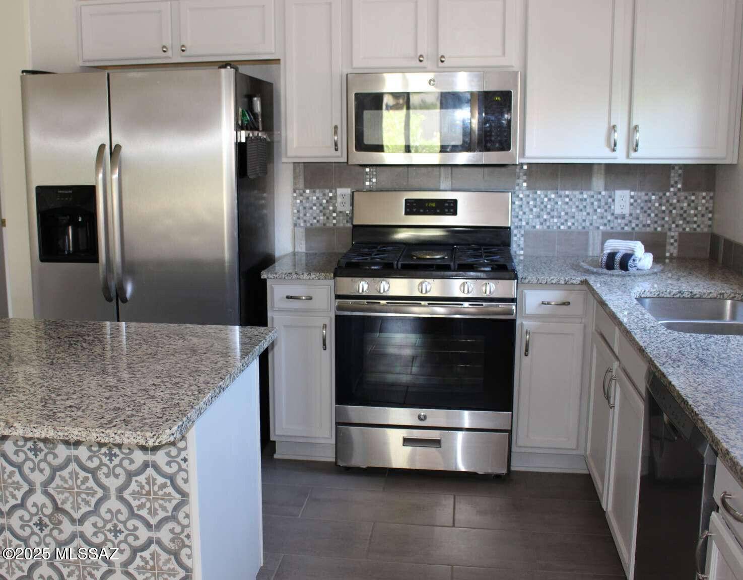 6939 W Sauceda Drive, Tucson, AZ 85743