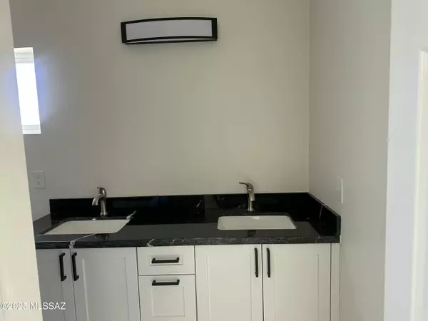 Rio Rico, AZ 85648,1834 circulo Mexicali