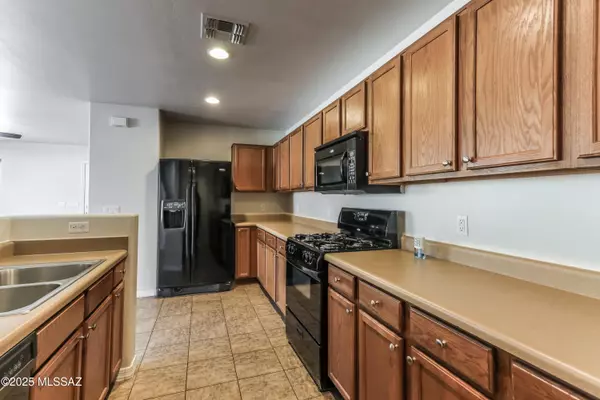 Sahuarita, AZ 85629,341 W Paseo Celestial