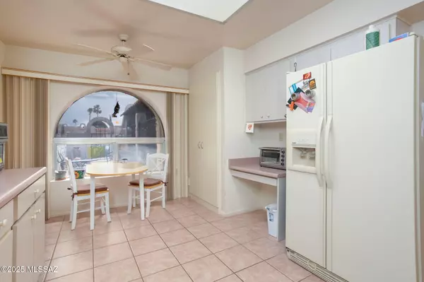 Green Valley, AZ 85614,832 W Calle Del Regalo W