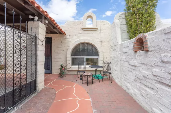 Green Valley, AZ 85614,832 W Calle Del Regalo W