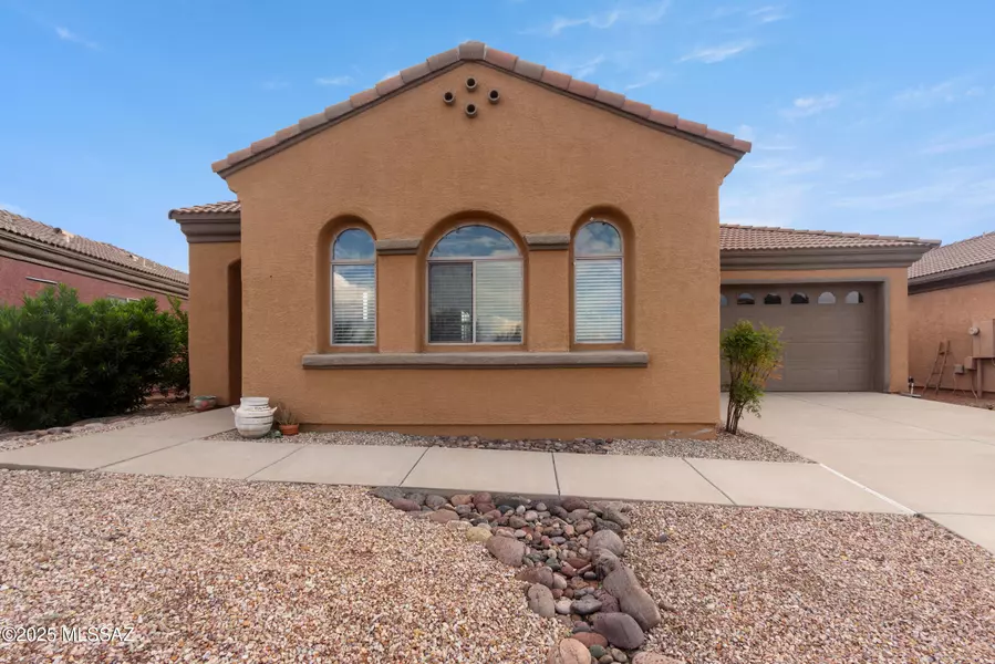 2057 W Acacia Bluffs Drive, Green Valley, AZ 85622