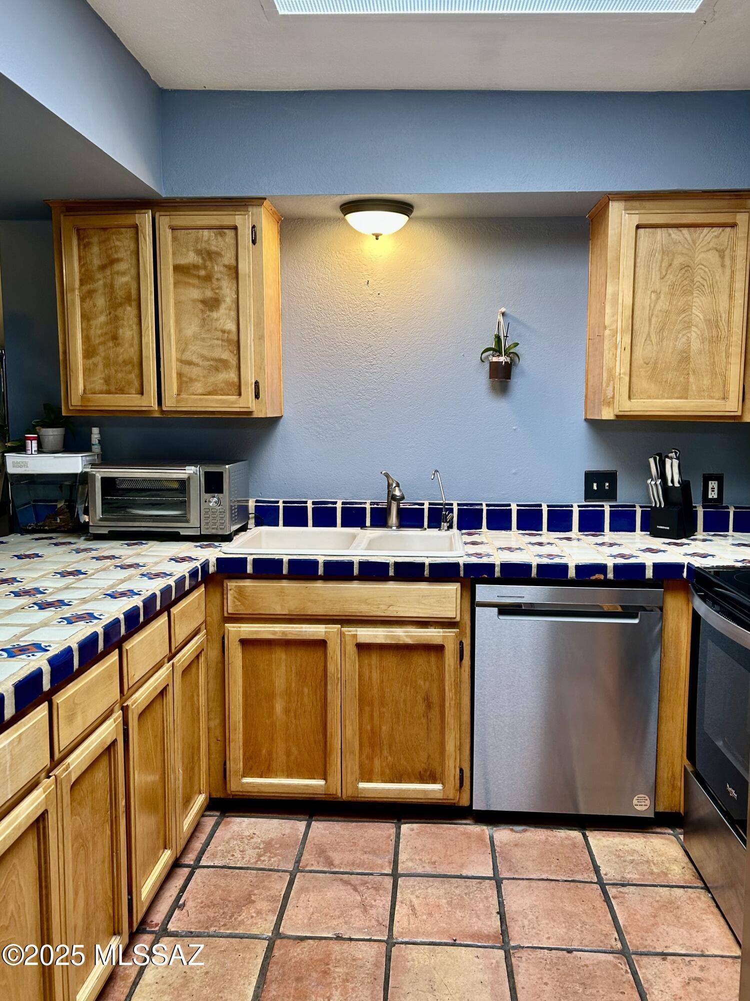Tucson, AZ 85705,277 E Root Way