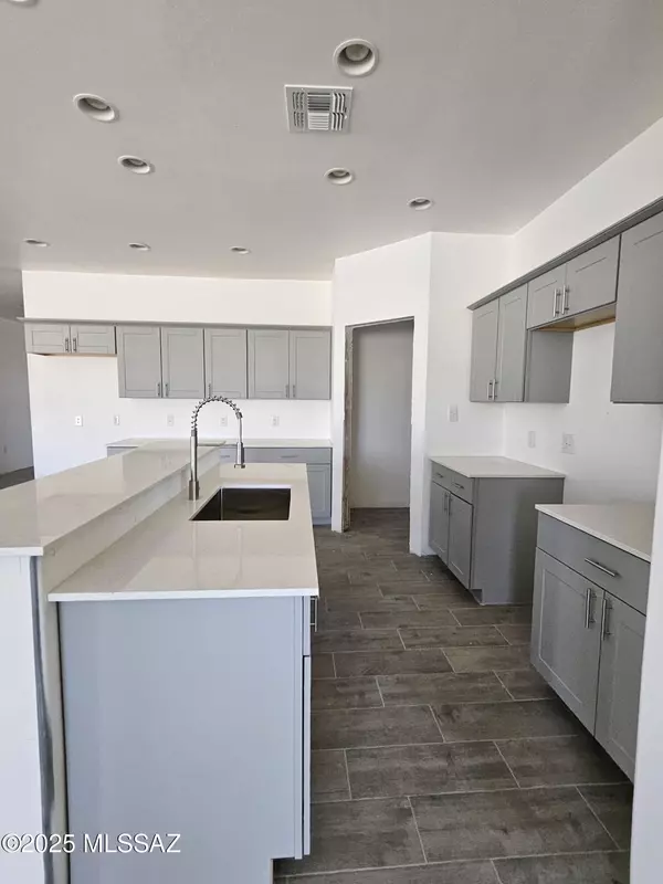 Tucson, AZ 85756,5738 E Hermans Road