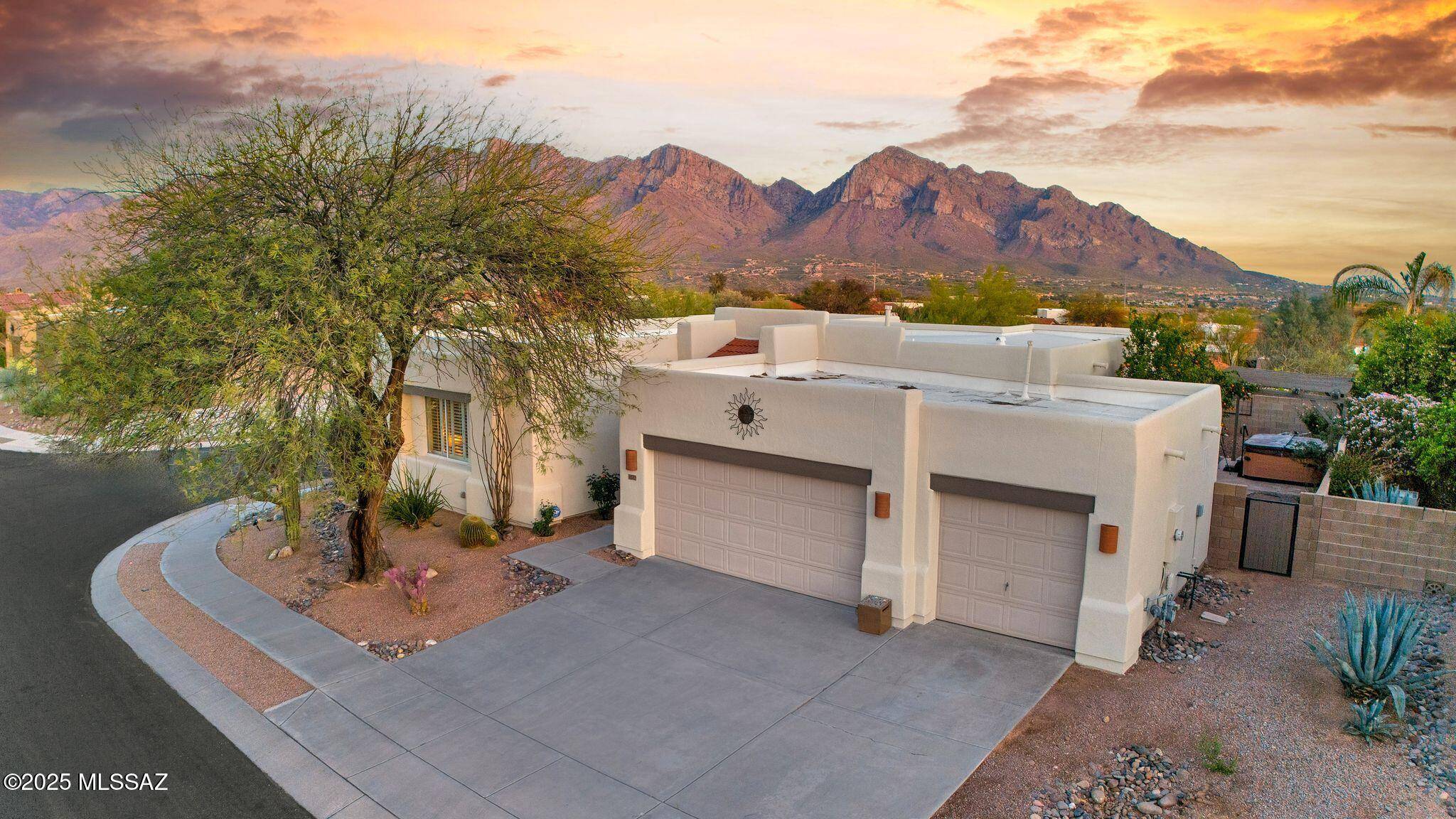 499 W Windowmaker Road, Tucson, AZ 85737