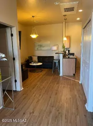 Tucson, AZ 85718,2026 E River Road #204