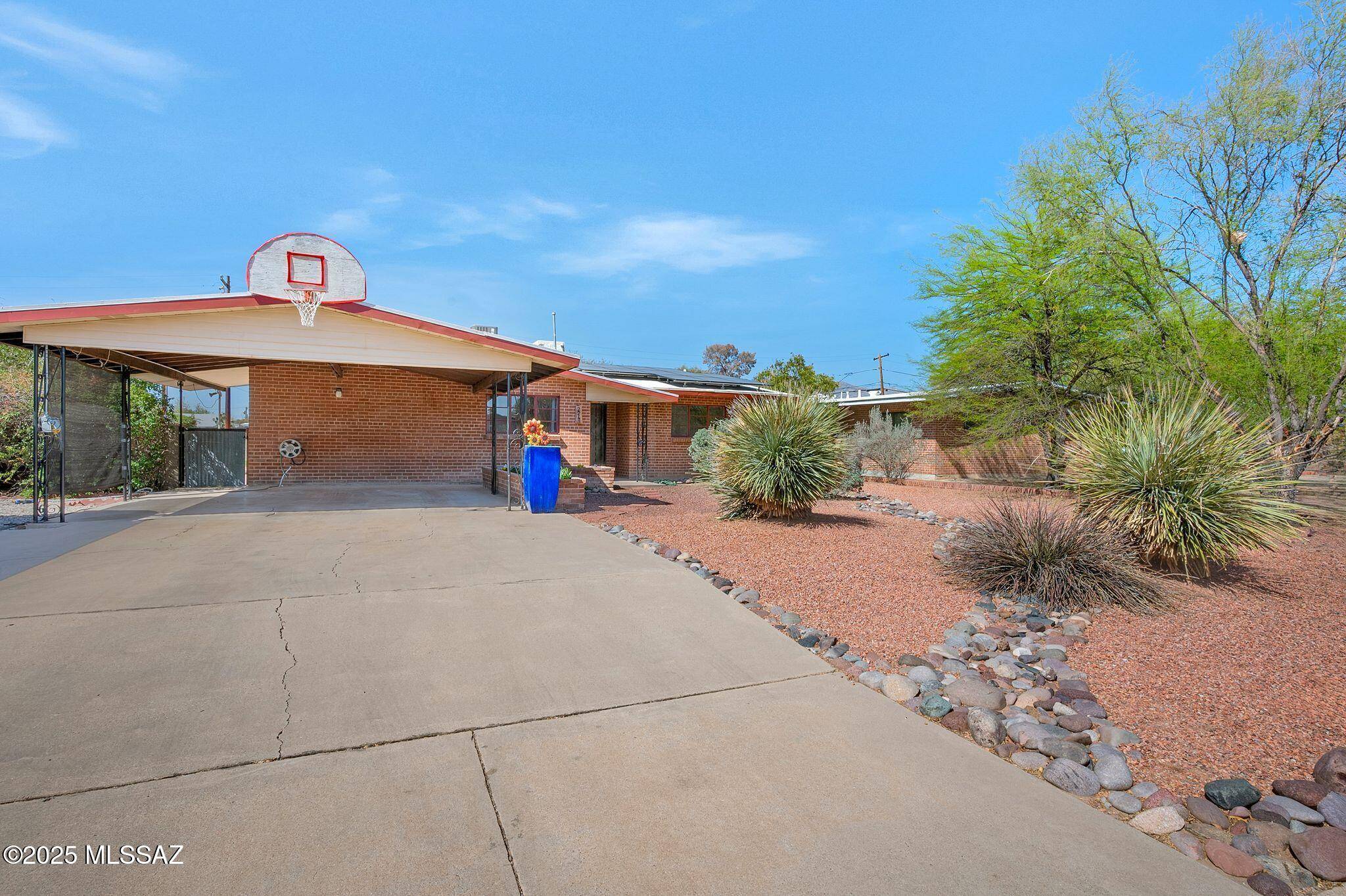 Tucson, AZ 85719,2241 E La Madera Drive