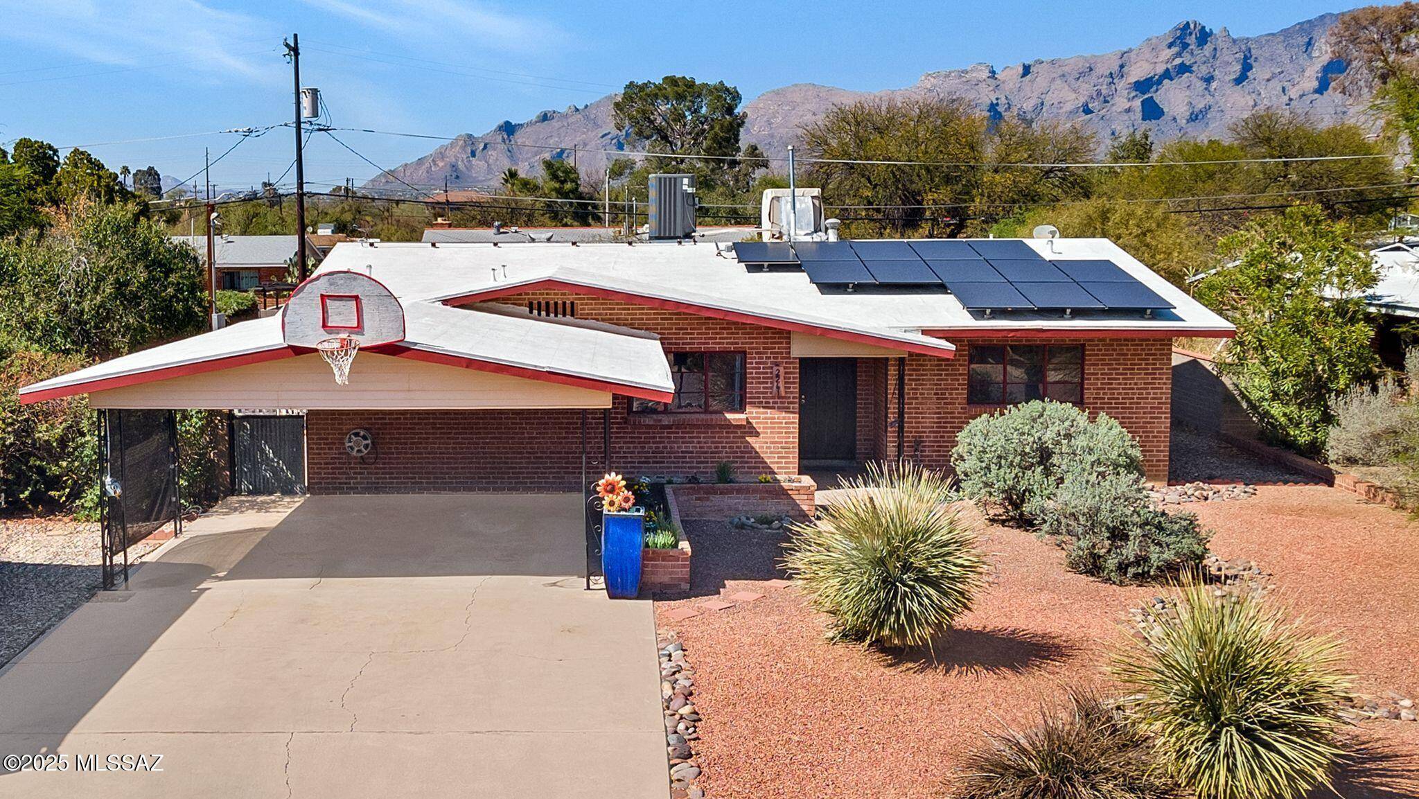 2241 E La Madera Drive, Tucson, AZ 85719