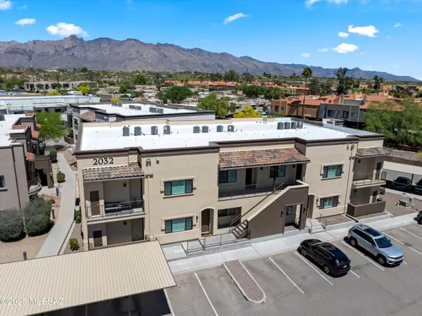 Tucson, AZ 85718,2032 E River Road #203