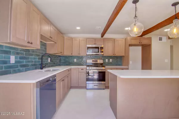 3043 N Richey Boulevard,  Tucson,  AZ 85716