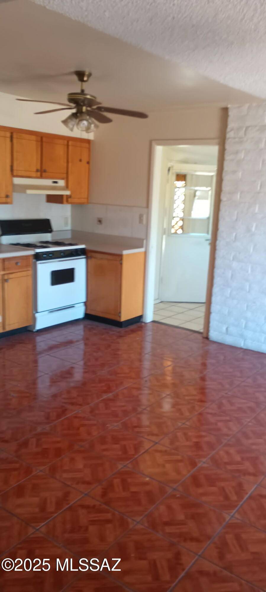 Nogales, AZ 85621,379 E Calle Guadalupe
