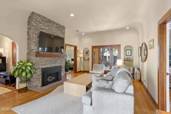 Tucson, AZ 85716,2733 E 6th Street