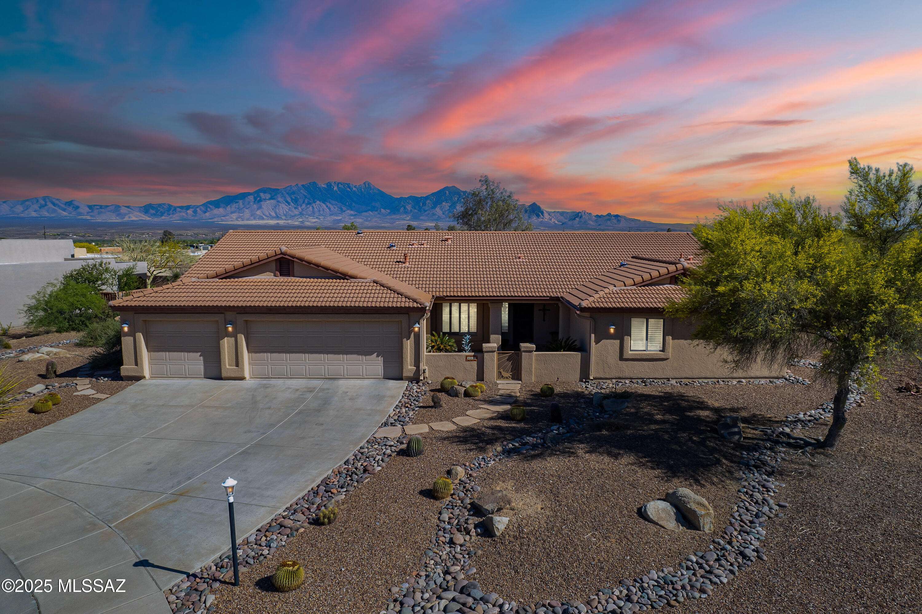 887 S Corte Monte Cristo, Green Valley, AZ 85614