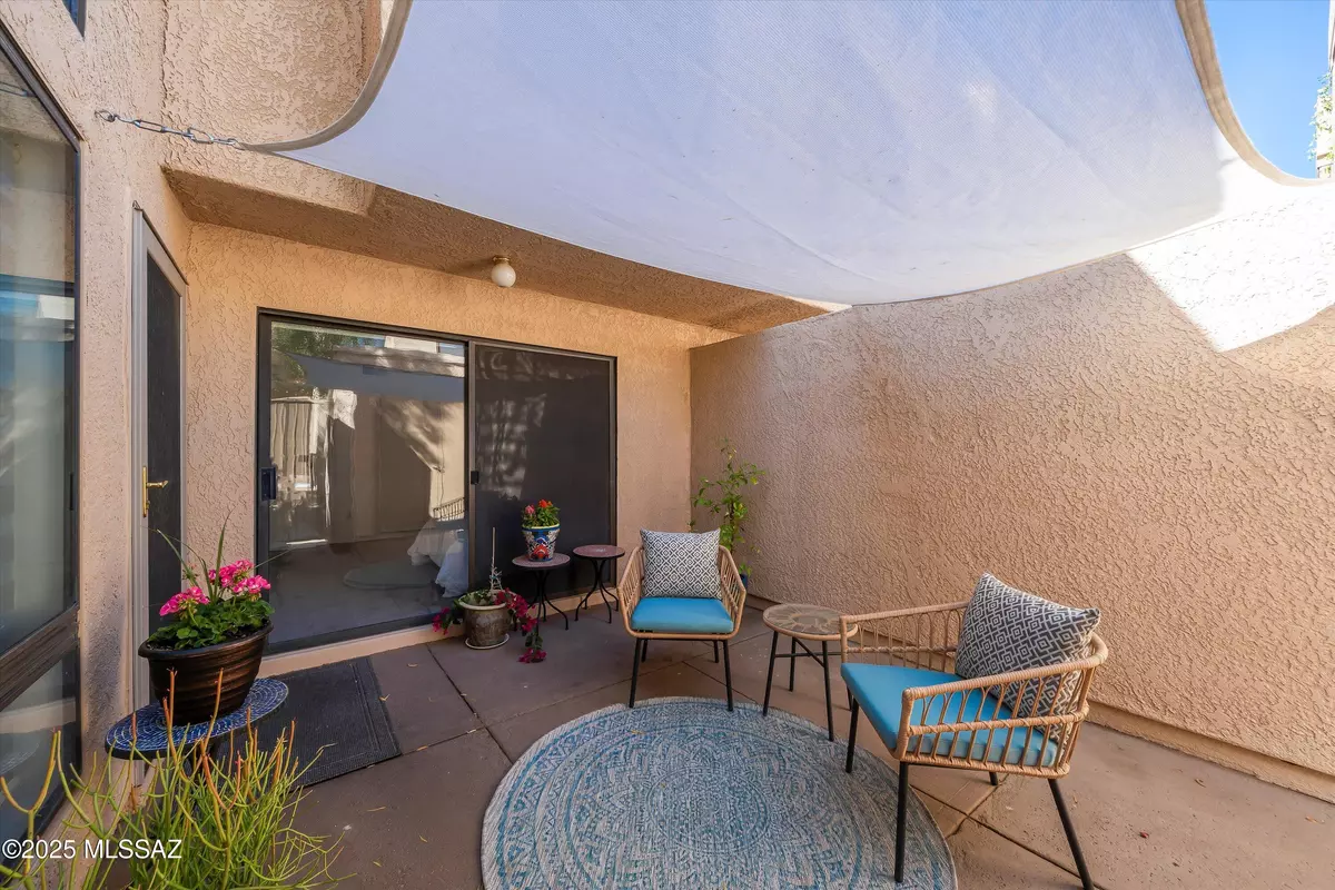 Tucson, AZ 85718,5675 N Camino Esplendora  #7-141