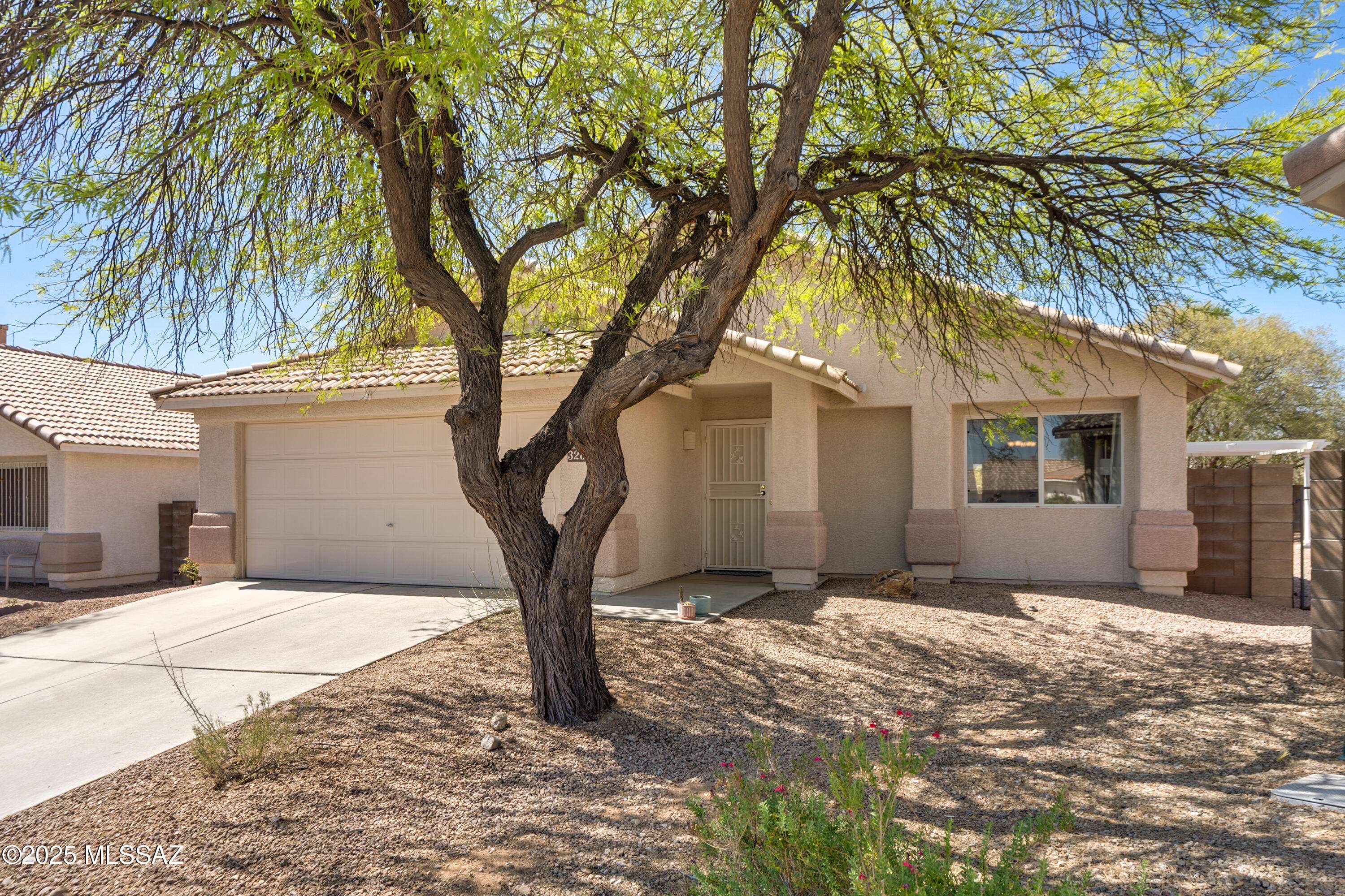 3281 W Vuelta De Los Mineros, Tucson, AZ 85745