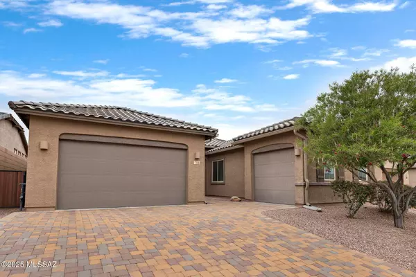 Oro Valley, AZ 85755,733 W Champions Run Way
