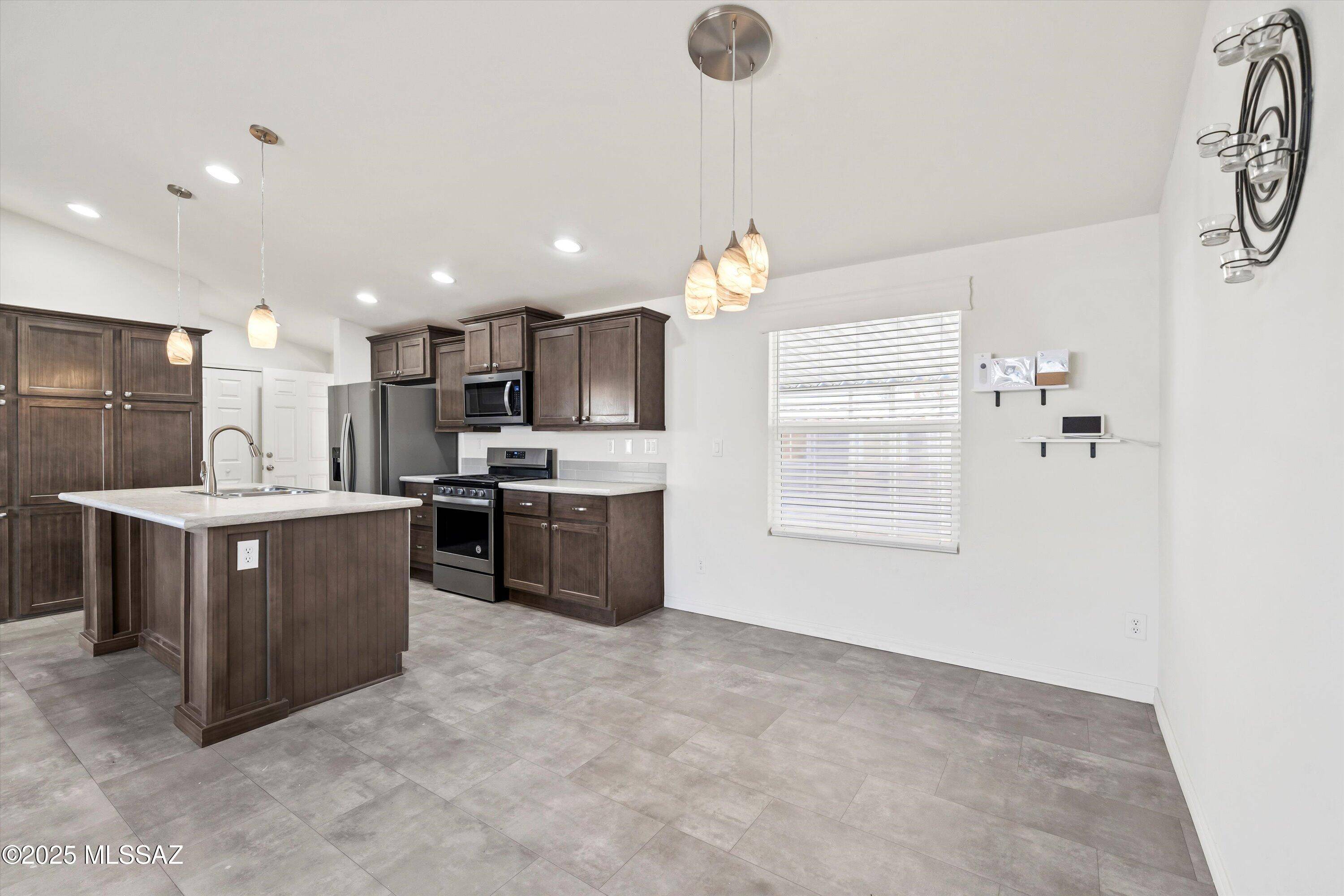 Tucson, AZ 85710,7570 E Speedway Boulevard #415