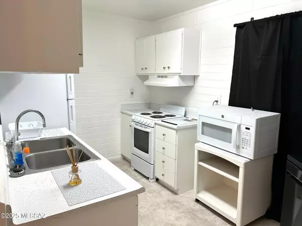 Tucson, AZ 85713,1470 S Palo Verde J211 Avenue