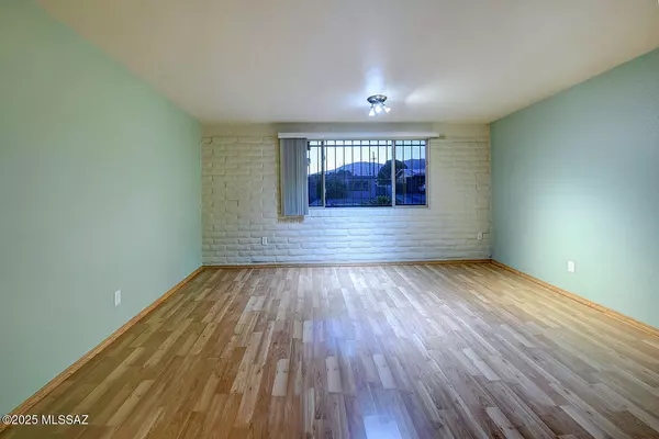 Tucson, AZ 85710,915 N Bedford Drive