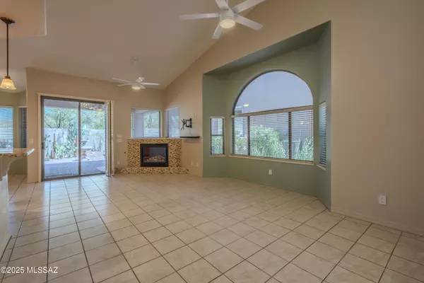 Oro Valley, AZ 85755,13401 N Rancho Vistoso Boulevard #UNIT 102