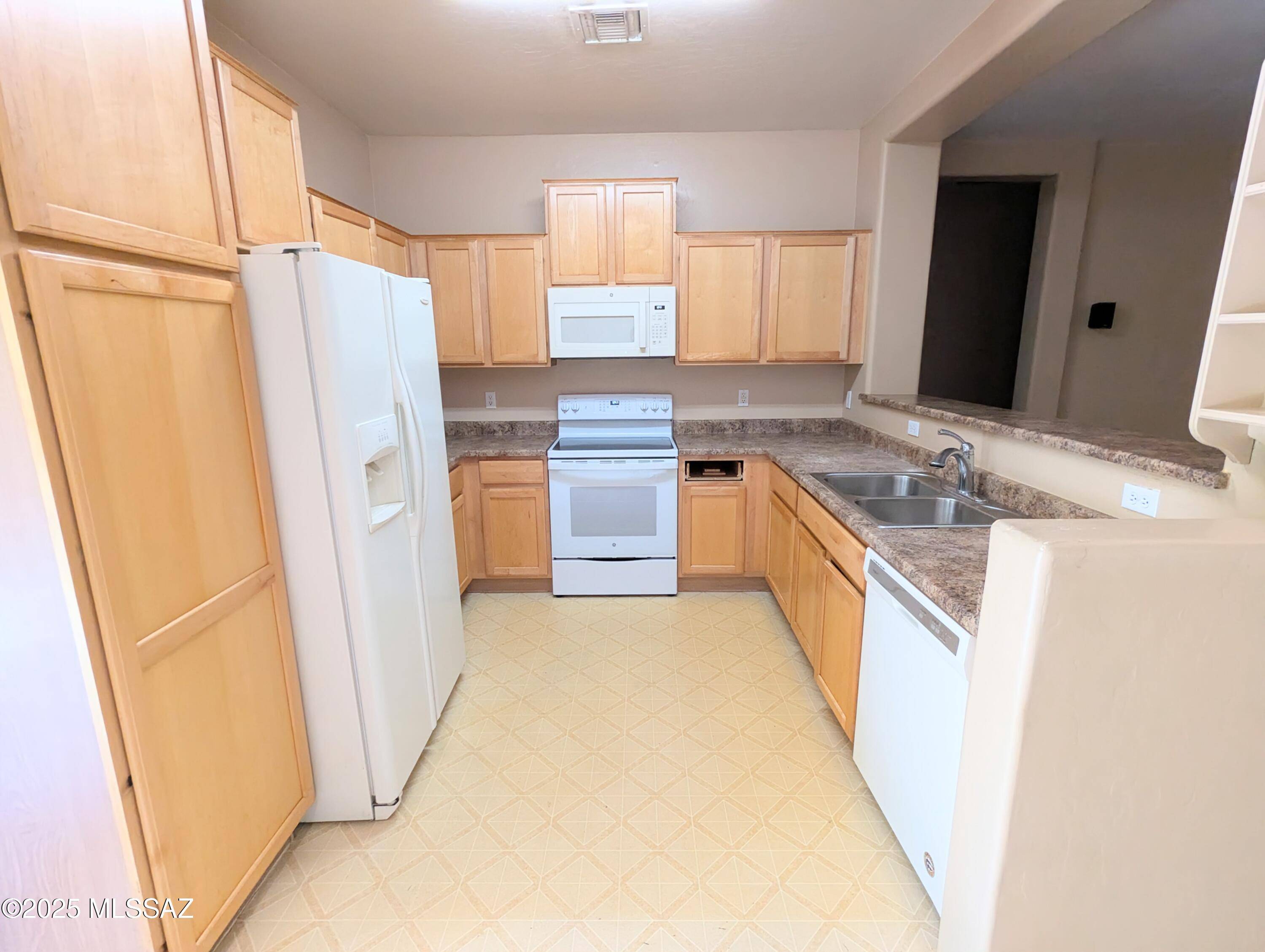 Sahuarita, AZ 85629,1353 W Via La Noria