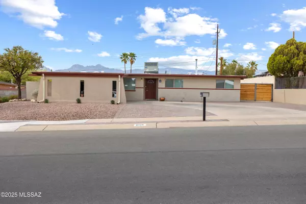 8425 E Hawthorne Street, Tucson, AZ 85710