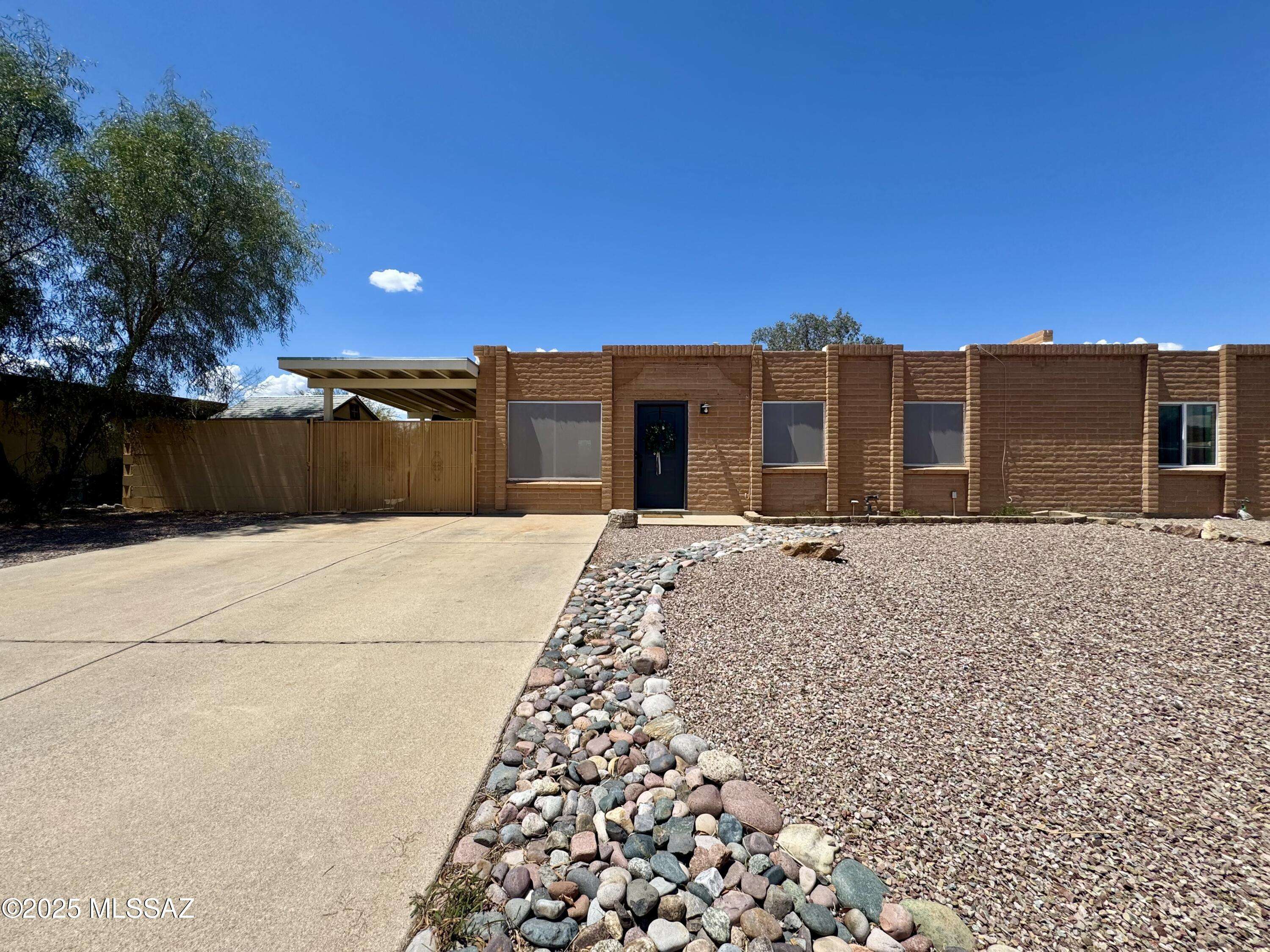 7127 E Portland Drive, Tucson, AZ 85730