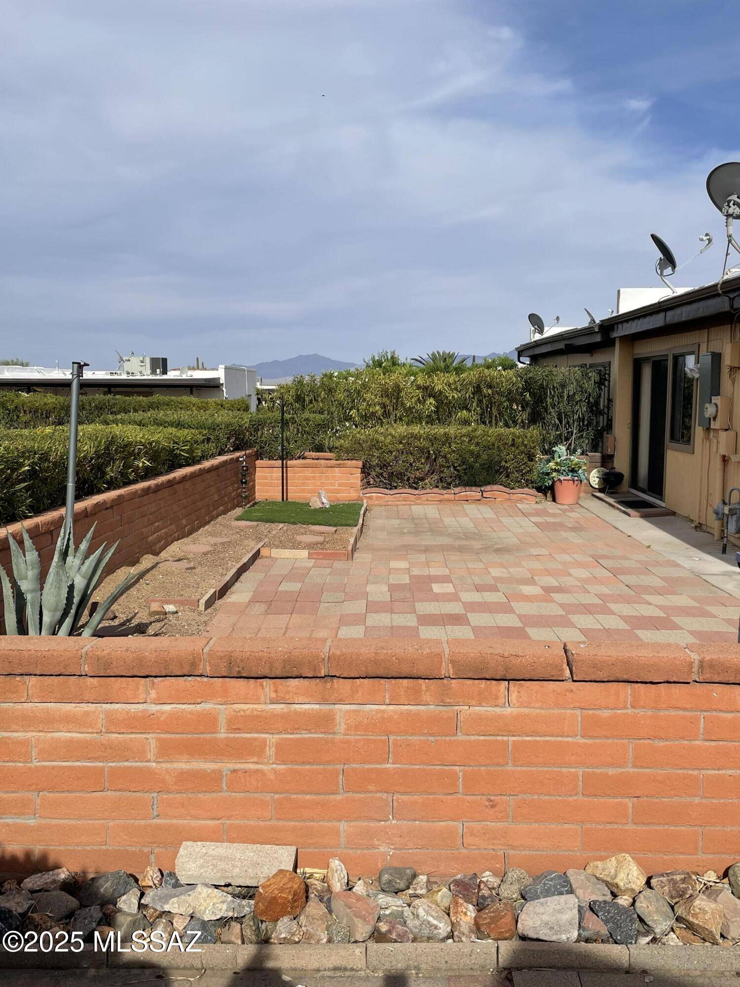 360 W Camino Del Sonador, Green Valley, AZ 85614