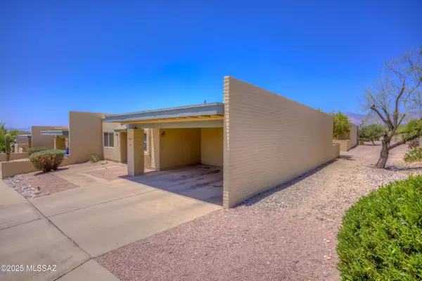 Tucson, AZ 85710,7857 E Baker Street