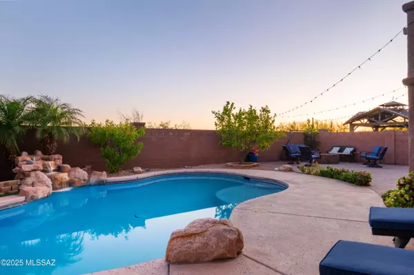 3443 W Tailfeather Drive, Marana, AZ 85658
