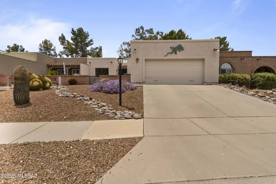 140 E Paseo De Golf, Green Valley, AZ 85614