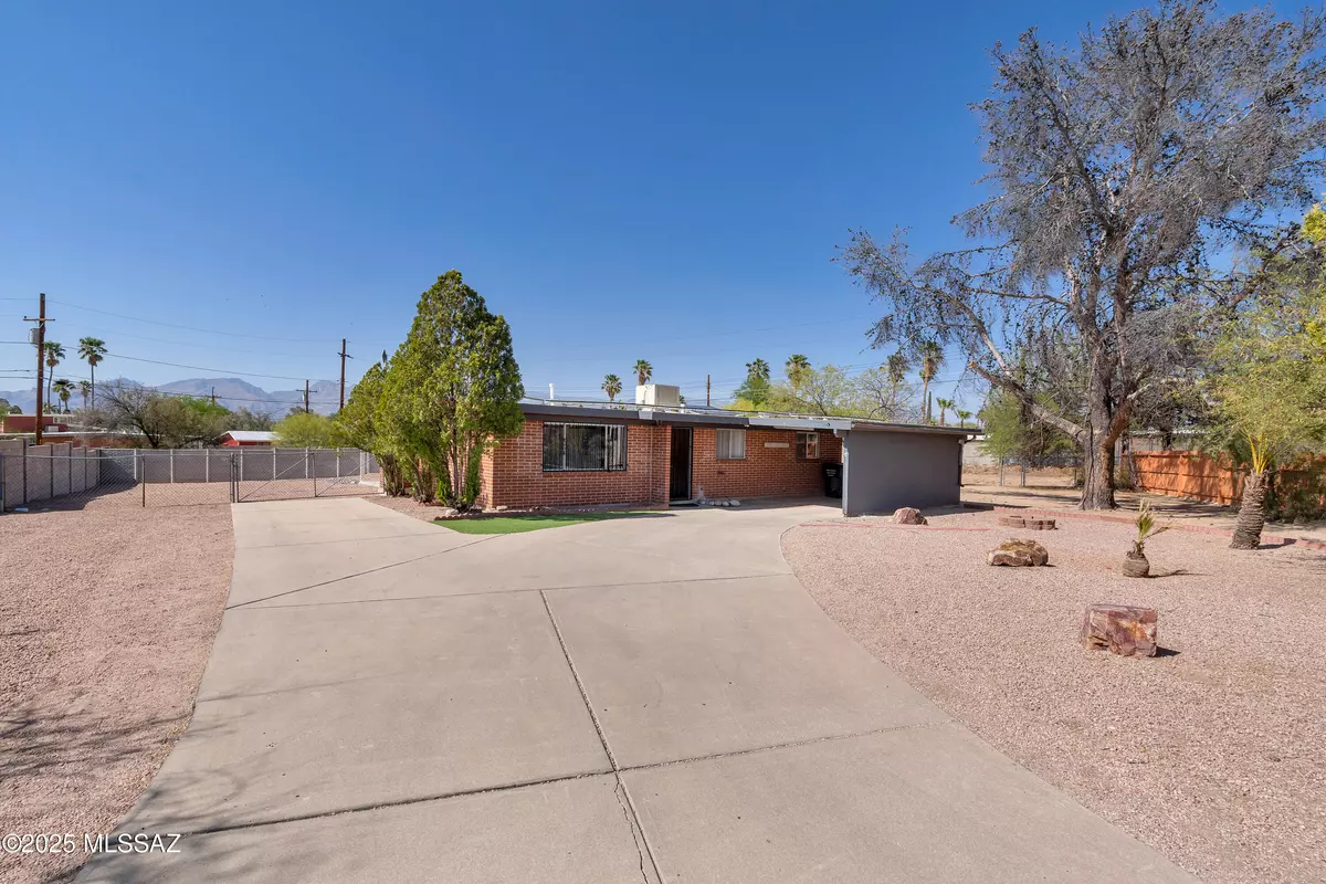 Tucson, AZ 85710,8105 E Beverly Street