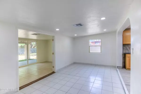 Tucson, AZ 85711,4842 E 27th Street