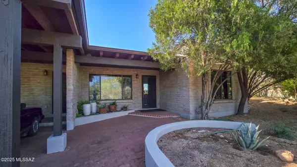 4913 N Via Serenidad, Tucson, AZ 85718