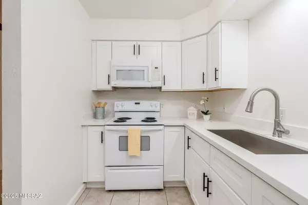 Tucson, AZ 85712,1600 N Wilmot Road #155