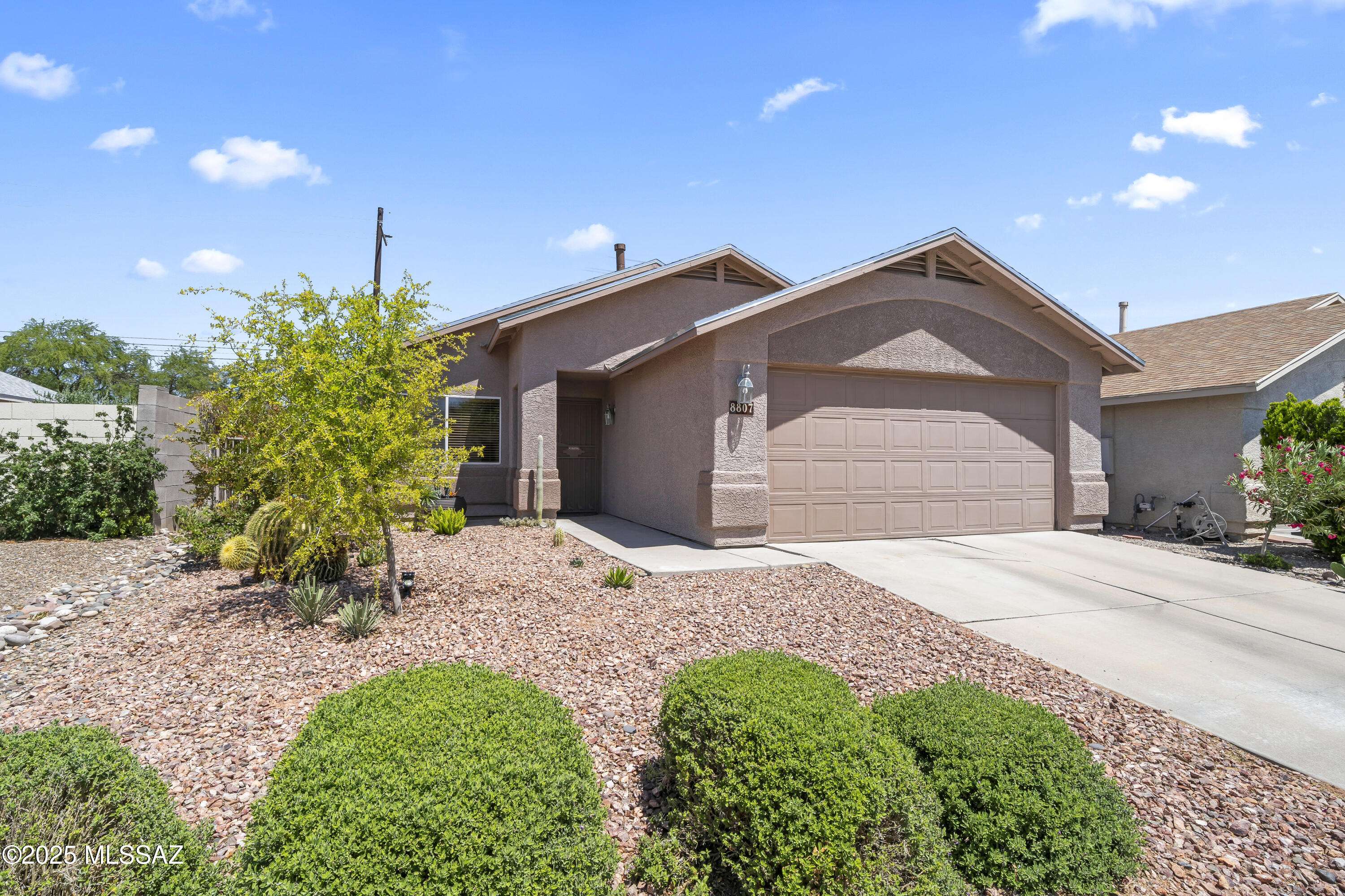 8807 S Desert Rainbow Drive, Tucson, AZ 85747