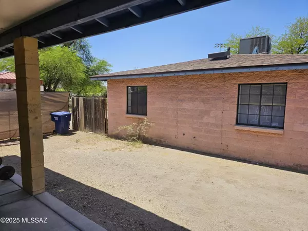 1030 N 13th Avenue, Tucson, AZ 85705