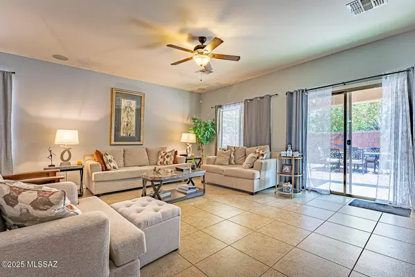 Sahuarita, AZ 85629,493 W Corte Planga