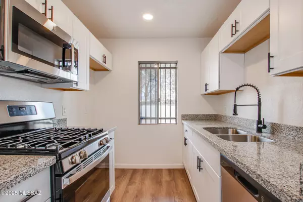 Tucson, AZ 85710,828 S Langley Avenue #101