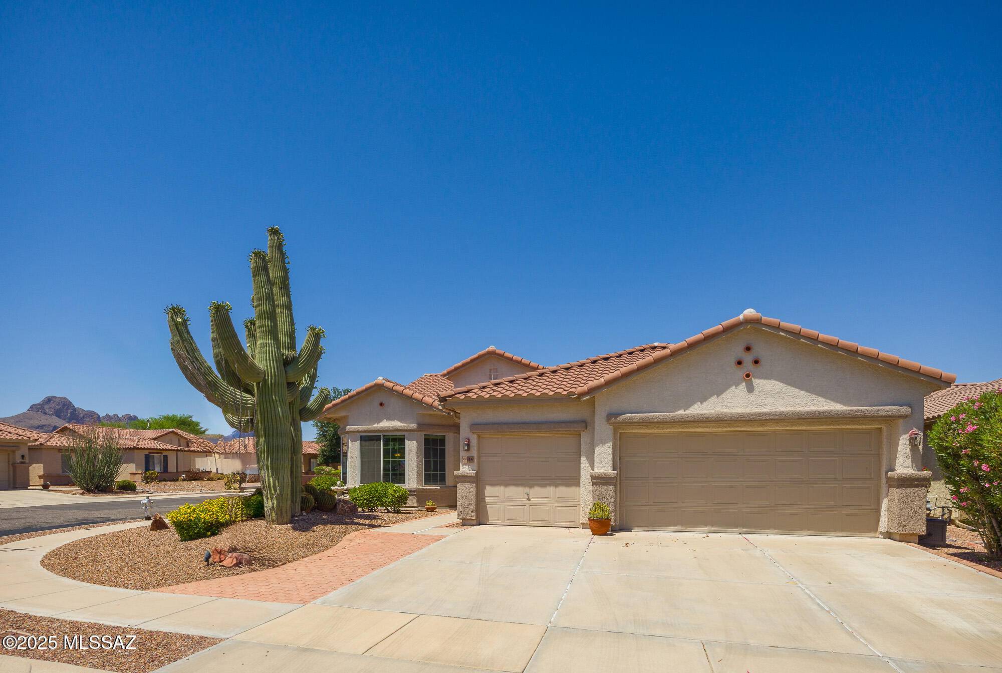 9345 N Cottage Garden Place, Tucson, AZ 85743