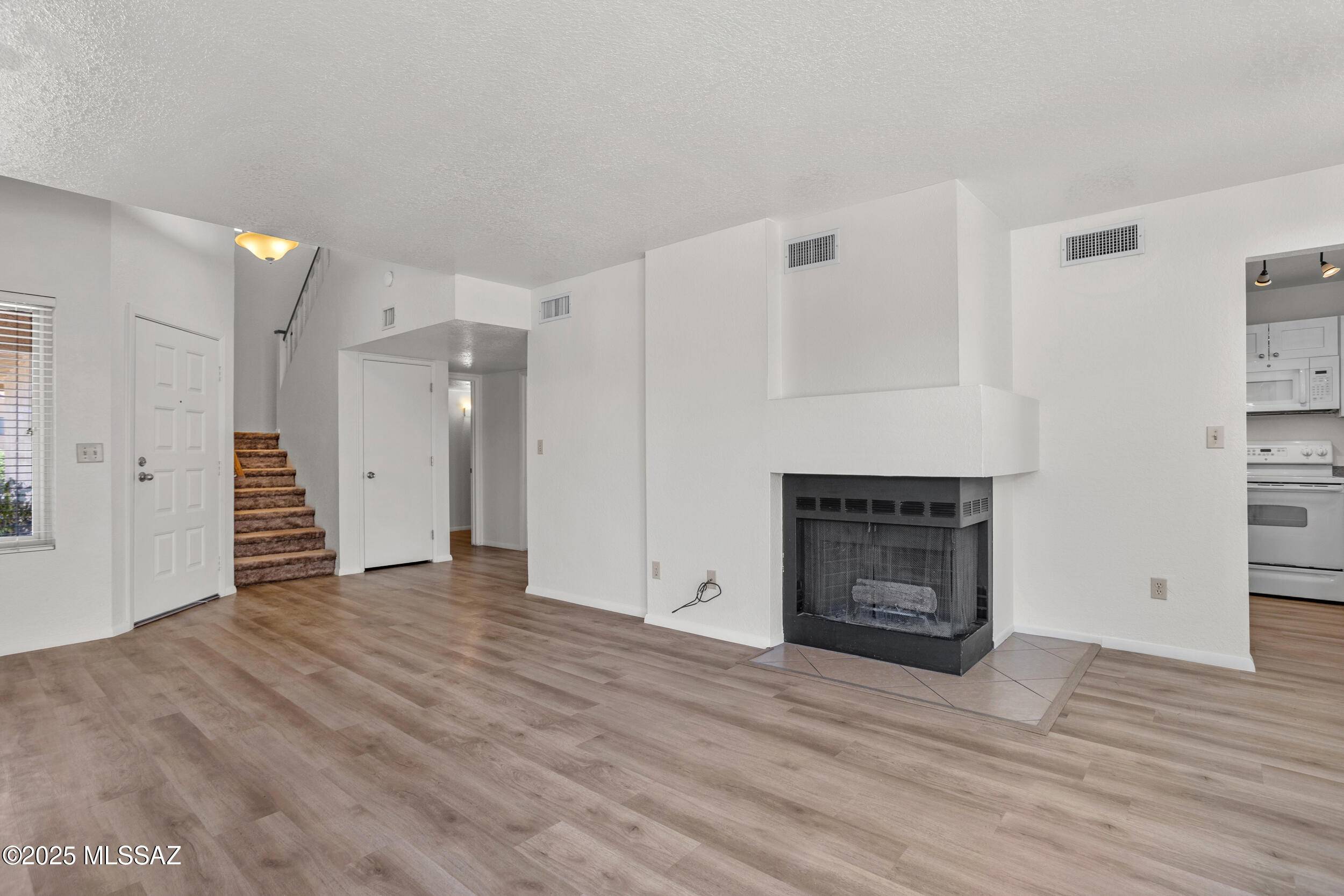 Tucson, AZ 85742,9413 N Albatross Drive