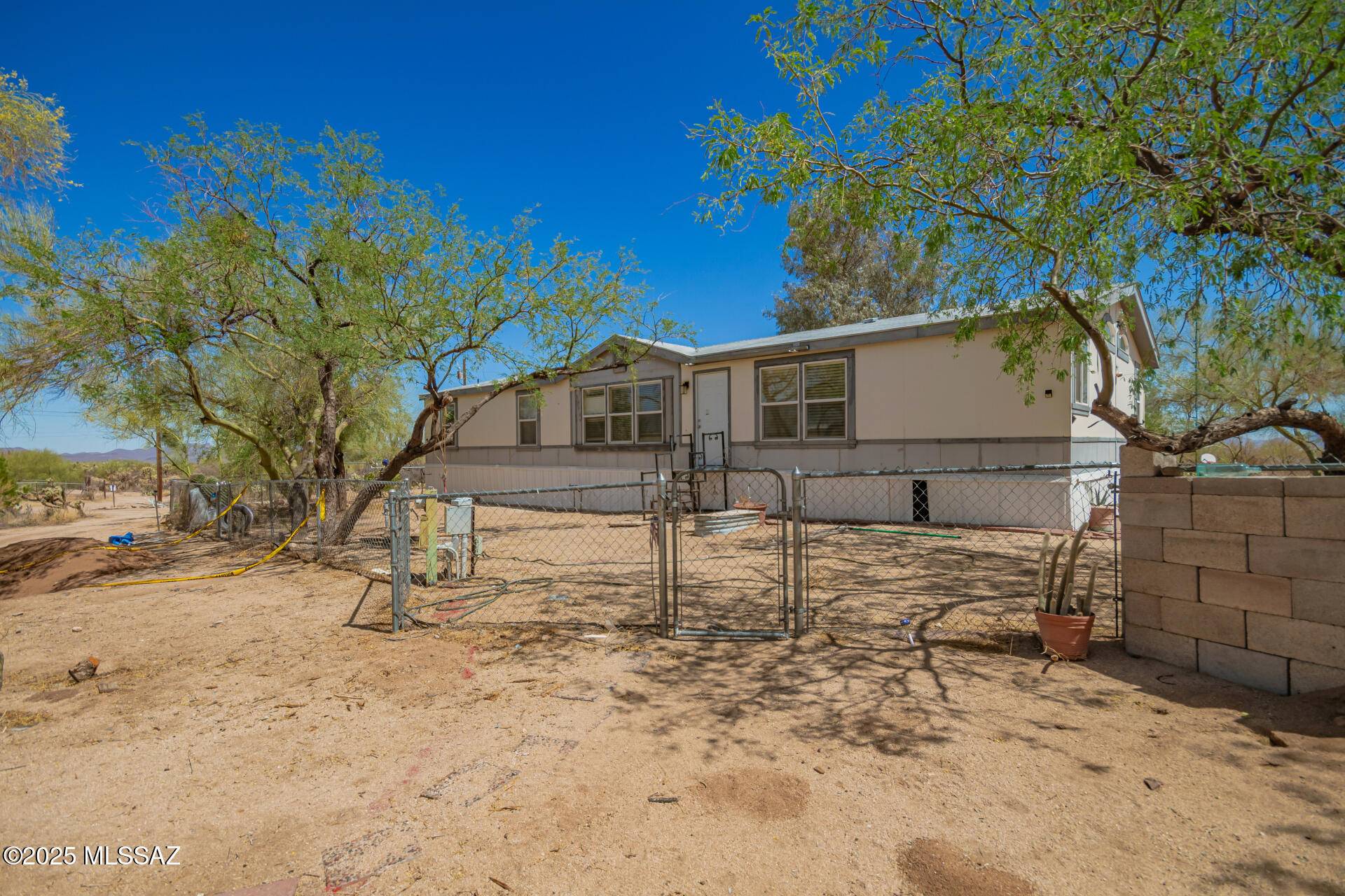 12301 S Saladom Road, Tucson, AZ 85736