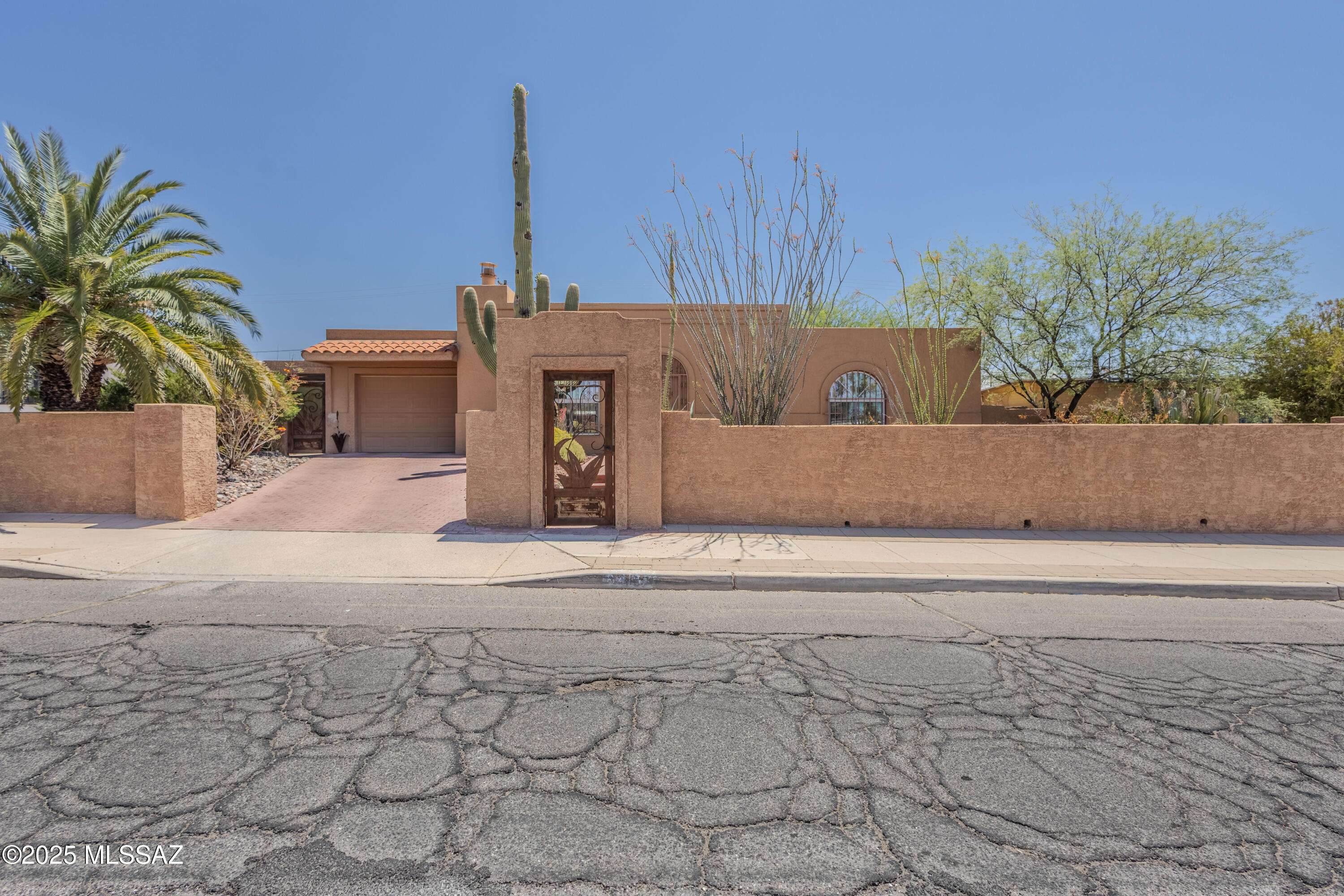 5457 S 13th Avenue, Tucson, AZ 85706