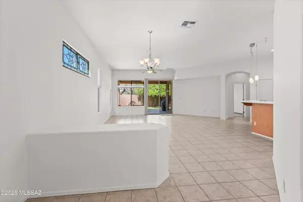 Sahuarita, AZ 85629,215 E Placita Lago Del Mago