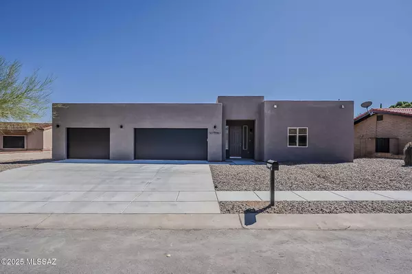 121 W Calle Escudilla, Green Valley, AZ 85614
