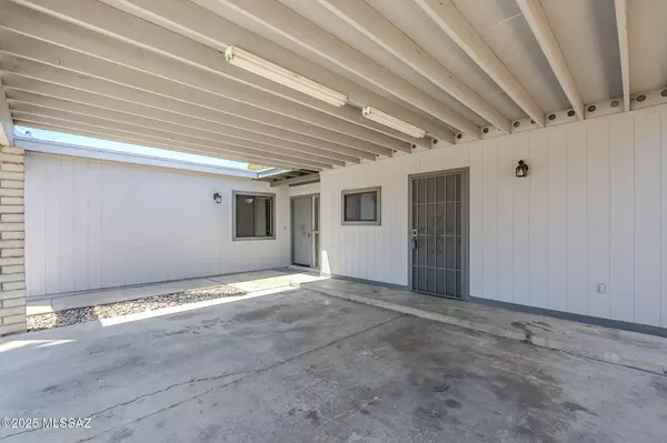 Tucson, AZ 85710,9415 E Simon Place